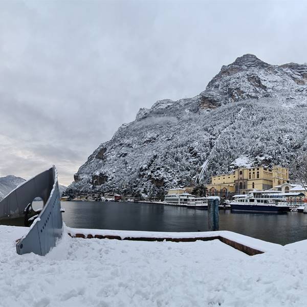 Riva del Garda sotto neve